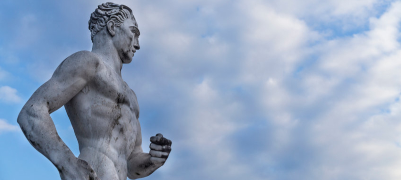 Estatua de un corredor en el Stadio dei Marmi, Roma, Italia