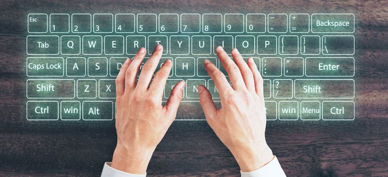 manos sobre un teclado