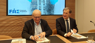 El Rector firma convenio con la FAE