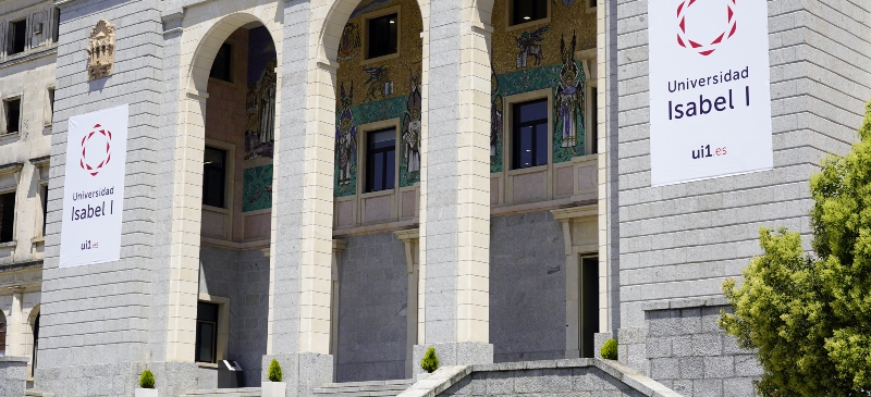 Fachada principal de la Universidad Isabel I 