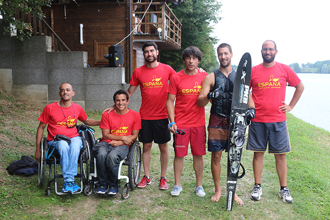 El equipo leonés representando a España junto al campeón Italiano Luca Spinelli