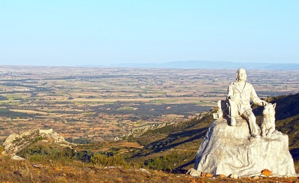 Estatua de Félix Rodríguez de la Fuente en Poza de la Sal