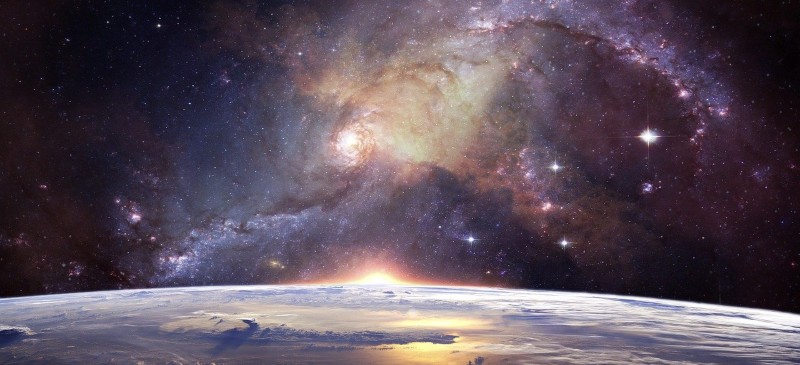Imagen de la tierra desde el espacio con la galaxia de fondo