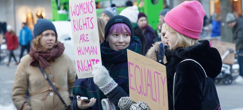 mujeres en una manifestación por la igualdad