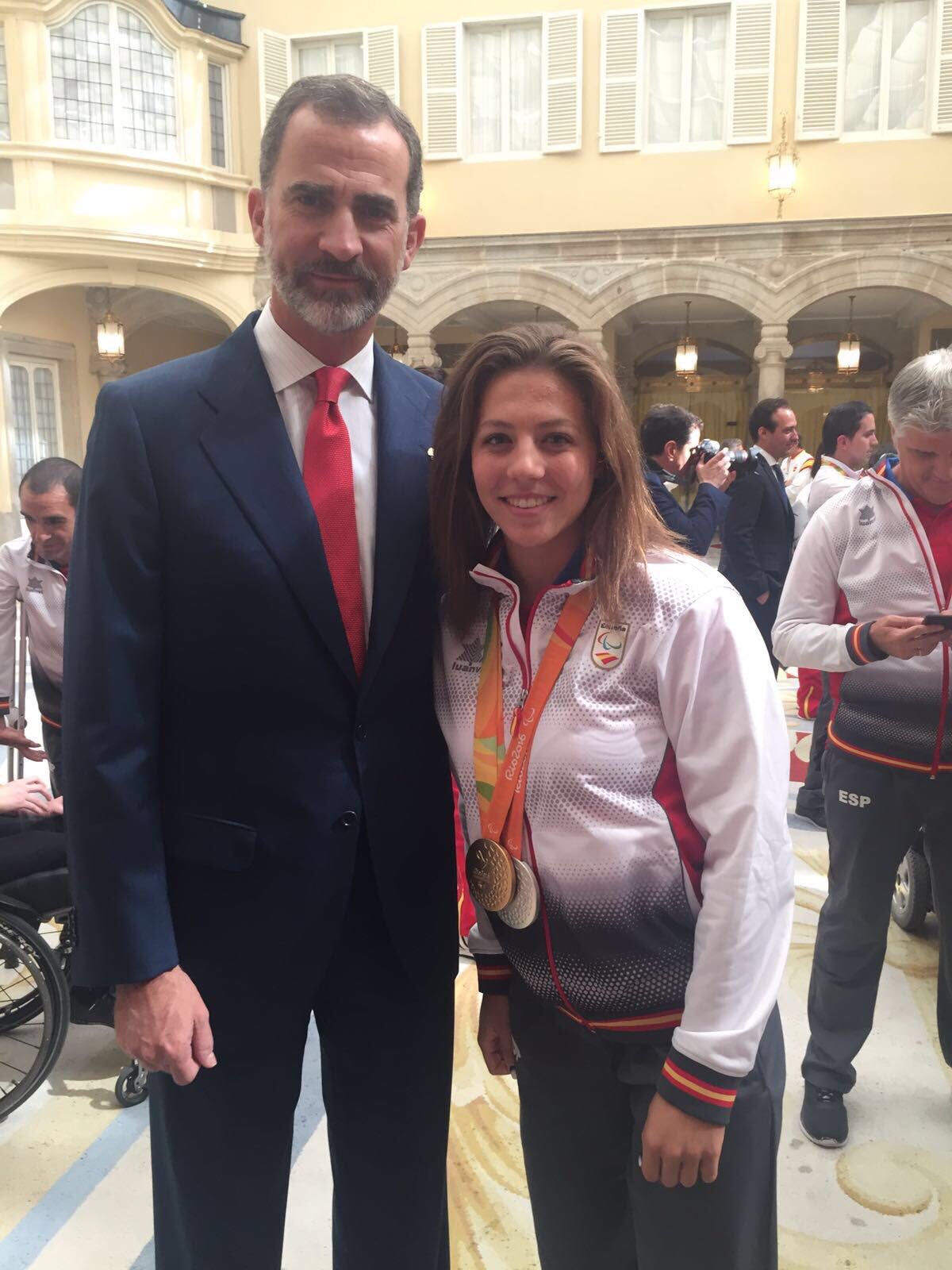 Nuria Marqués, junto al rey Felipe, tras ganar la medalla de oro en Río 2016