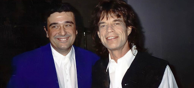 El periodista y crítico musical Julián Ruiz con Mick Jagger, vocalista de los Rolling Stones.