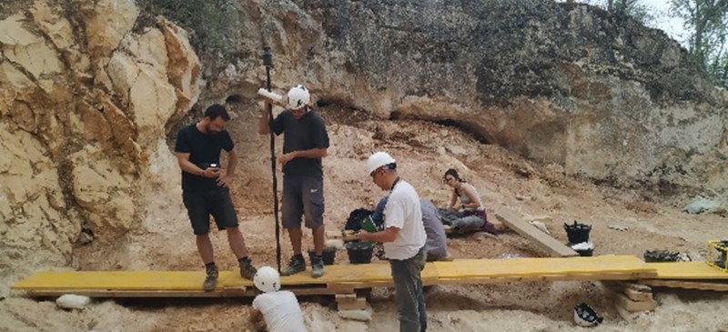Marcos Terradillos y su equipo en Atapuerca