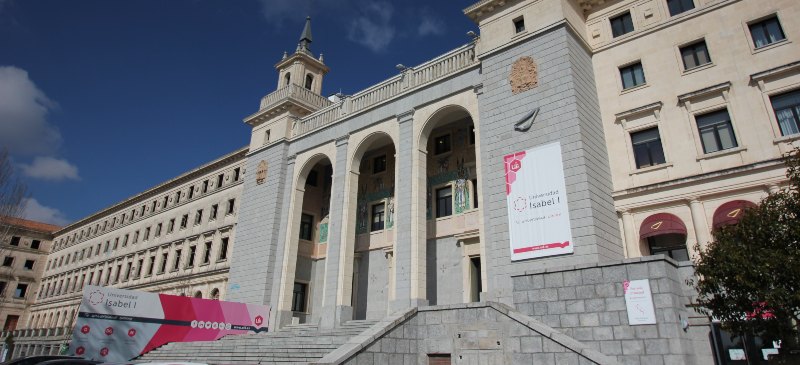 fachada principal de la Universidad Isabel I