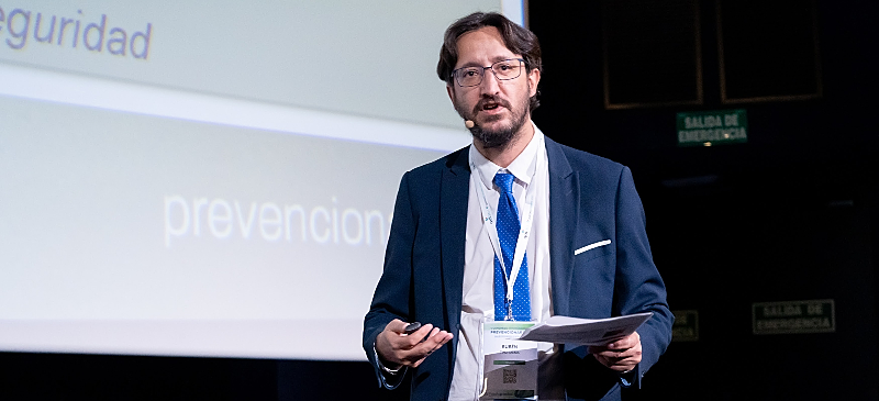 El profesor Rubén Tino durante una conferencia