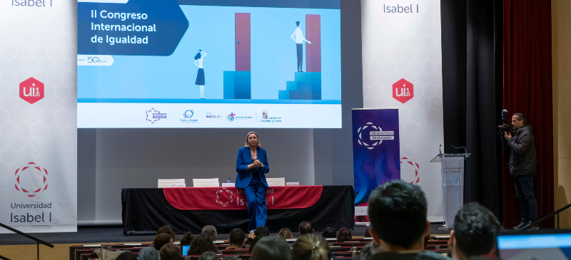 consejera en el auditorio