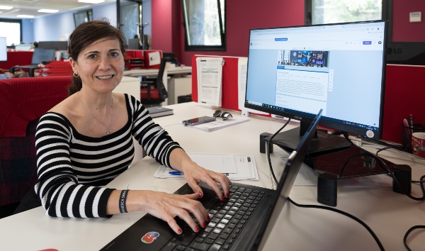 María del Mar trabajando en el estudio