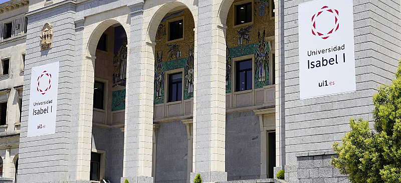 Fachada principal de la Universidad Isabel I