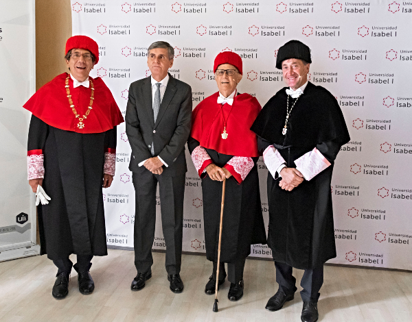 El rector , el homenajeado, el padrino y otra autoridad