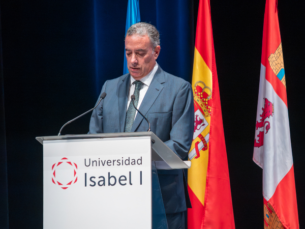 El profesor Joaquín Fernández de Valderrama