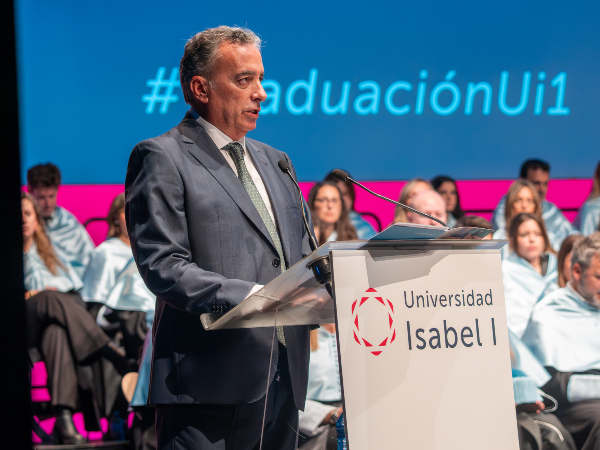 El doctor Joaquín Fernández de Valderrama en su discurso de graduación