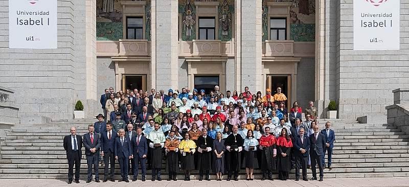 Fotografía de familia de la Apertura de Curso 2025-2026