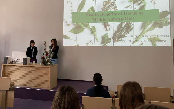 Inma rebollo presentando exposición