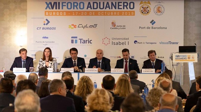 Las autoridades que han presentado la inauguración del  XVII Foro Aduanero