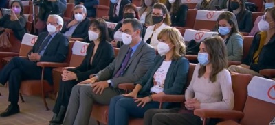 Pedro Sánchez con ministras en Alianza STEAM