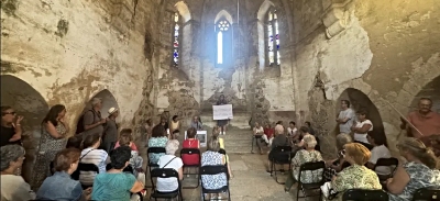 Conferencia de Julia Pindado en el Monasterio de Santo Domingo de Piedrahíta, en Ávila. Fotografía cedida por Tribuna de Ávila