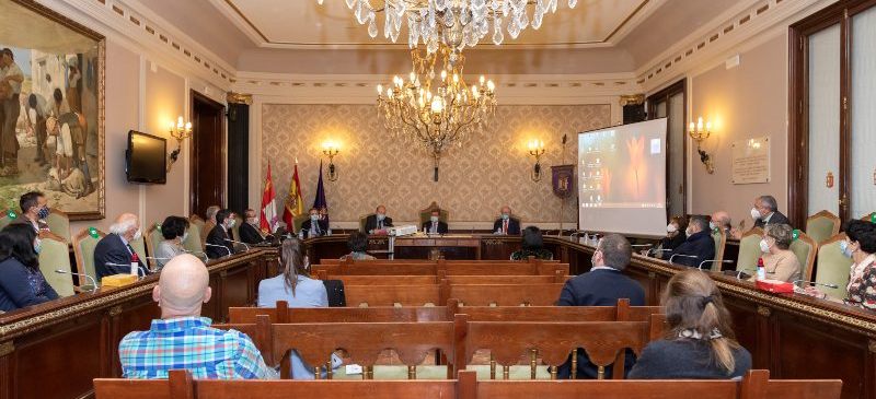 Salón de plenos de la Diputación de Burgos, lugar en el que se celebró la inauguración del curso académico de la Institución Fernán González