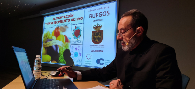 Miguel Anxo Álvarez durante la conferencia