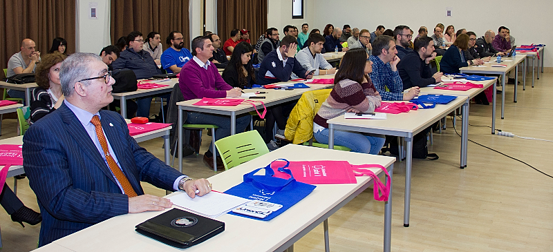 Alumnos de la Universidad Isabel I en una clase presencial