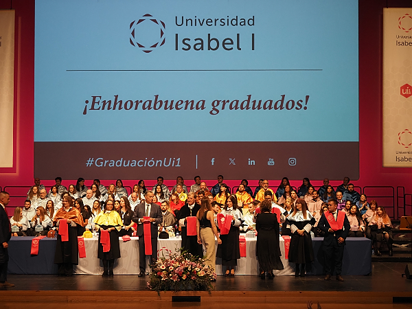 Imposición de becas en la Graduación