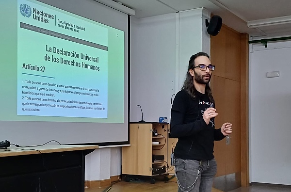 Otro de los momentos de la charla de Álvaro Bayón