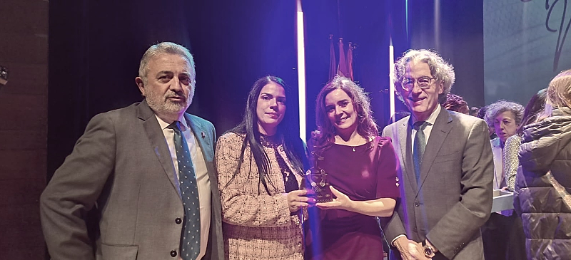 Andrea cabezas con otros