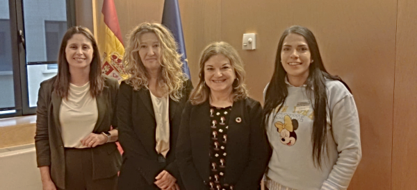 andrea cabezas con el equipo de la mesa de l congreos
