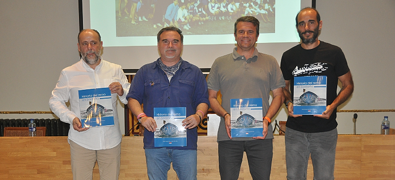 los autores con las autoridades en la presentación del libro