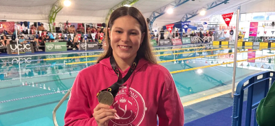 Ángela Martínez con uno de los oros