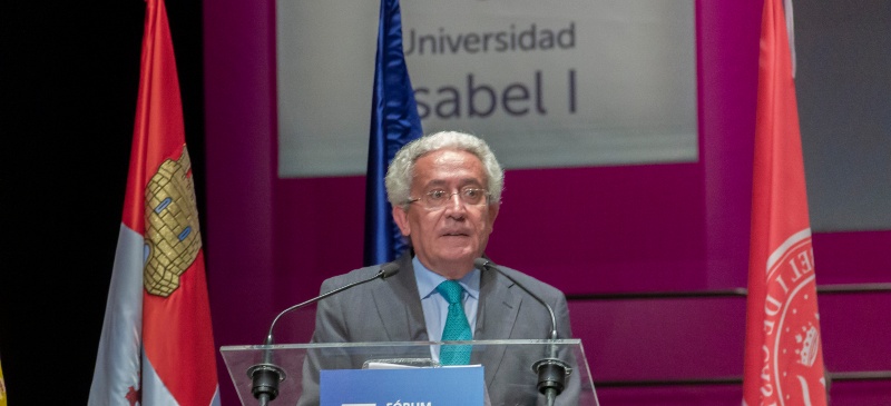 Juan Carlos Aparicio en la Graduación de la Universidad Isabel I