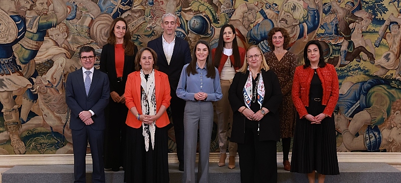 Equipo de premiados recibidos en el Palacio de la Zarzuela por la Reina Letizia