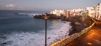 Pequeño puerto de pescadores en Punta Brava, Tenerife