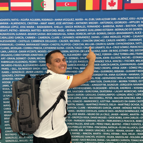 Carlos buscándose entre los participantes