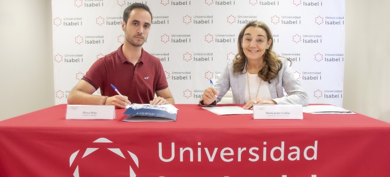 María Jesús Cuéllar, Presidenta de la Universidad Isabel I y Álvaro Peso, Director de AJE Burgos, durante la firma del convenio