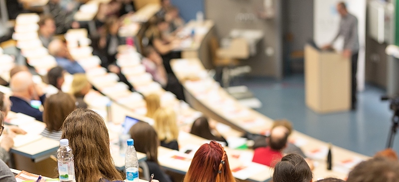 Aula de debate en una universidad