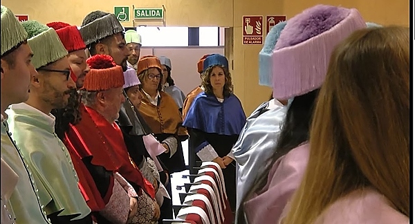 Las decanas entrando en la ceremonia