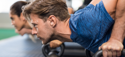 Trabajo de fuerza en el gimnasio