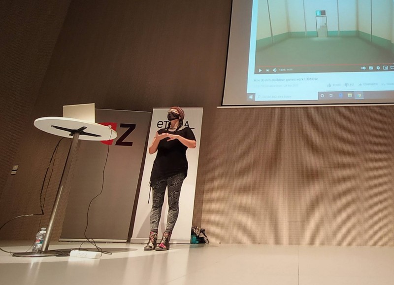 Imagen de la charla ofrecida por Eurídice Cabañes en Zaragoza