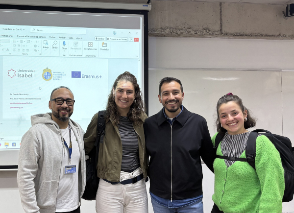 Mauricio Rios Fuentealba, Patricio Pérez-Armijo y alumnas internacionales.