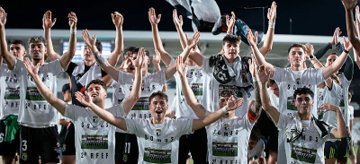 El equipo del Burgos Promesas disfruta de la victoria