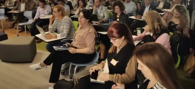 Ester y Laura en primera fila