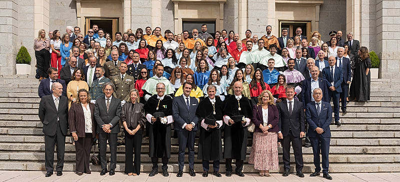 Autoridades académicas, civiles y militares en la Apertura del Curso de la Universidad Isabel I