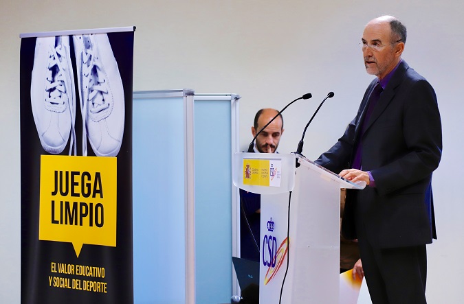 Franciso Javier Martín del Burgo, director del Programa y presidente del Consejo Científico Asesor de la Universidad Isabel I, durante su intervención