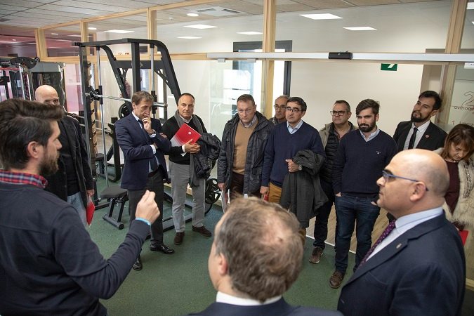 Momento de la visita en la que han conocido el funcionamiento del Centro de Investigación en Ciencias de la Actividad Física y del Deporte