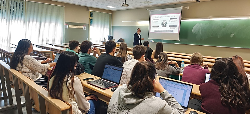 Charla del profesor Jorge Salinas