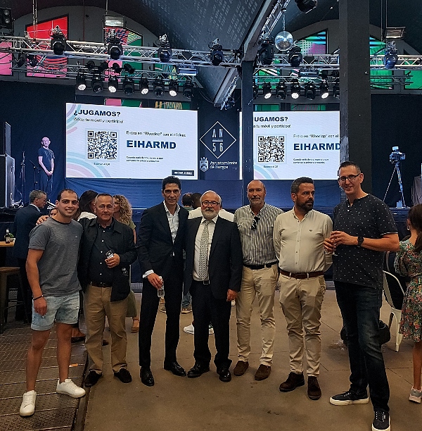 Juan José Martínez de Septiem con Con el Grupo de Santiago  Automoción y su CEO, Fernando de Santiago Arteche, Directivos y Trabajadores reconocidos.
